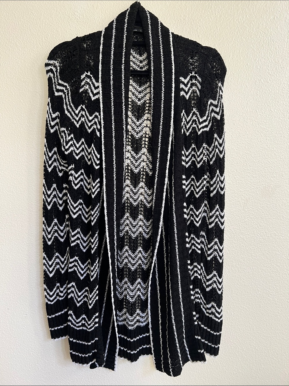 BCBGMaxAzria Open-Knit Front Cardigan Draped Shawl Collar Chevron Black/White L